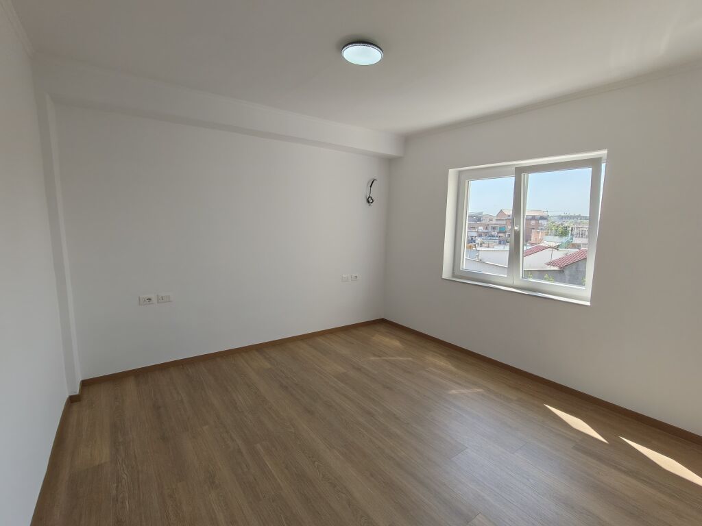 Apartament ne shitje 1+1,Madreseja