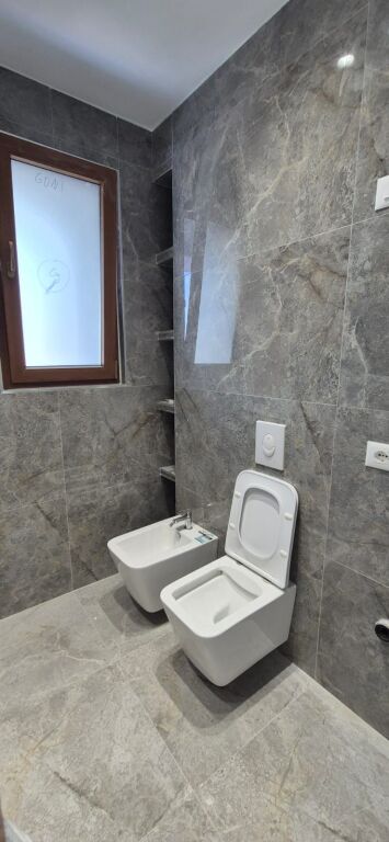 Shitet Apartament 1+1
