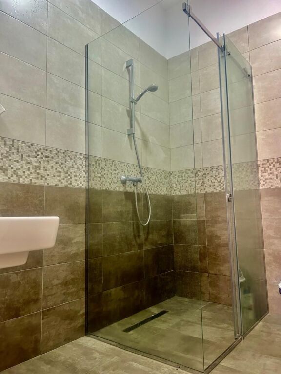 Apartament me Qera 2+1+2 me Post Parkimi në Kompleksin Delijorgji