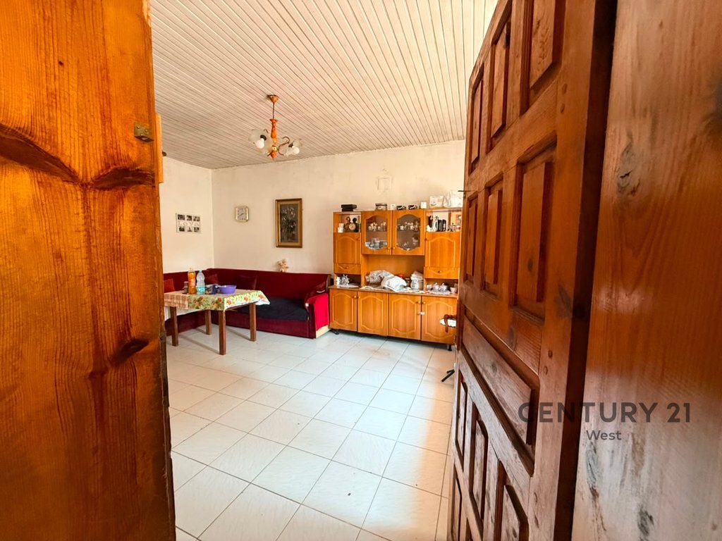 2-STOREY VILLA FOR SALE – DIBRËS STREET, MEDRESE