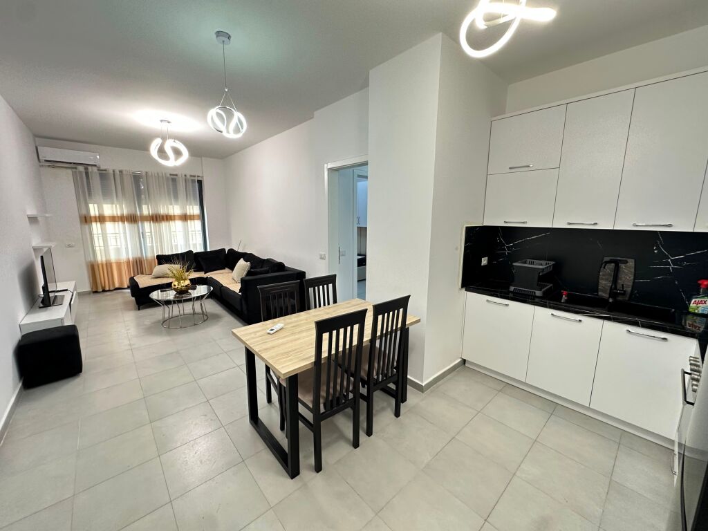 JEPET ME QIRA | 1+1 📍 LIQENI I THATË – TEK HOTEL RADISSON 🏢 Kati 3 |  Pallat i ri | Me ashensor