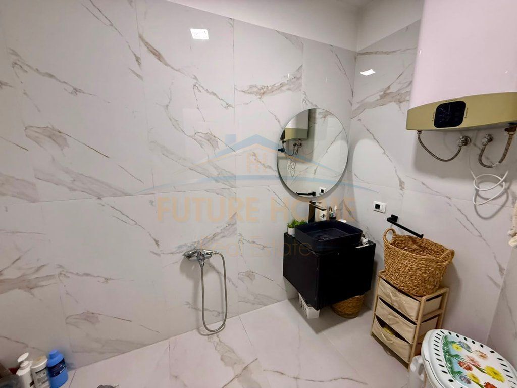 Shitet, Apartament 3+1+2, Unaza e Re, Tiranë
