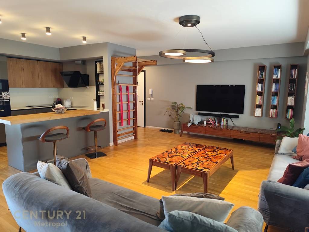 APARTAMENT 3+1 PER QIRA NE NJE REZIDENCE PRIVATE PRANE TEG