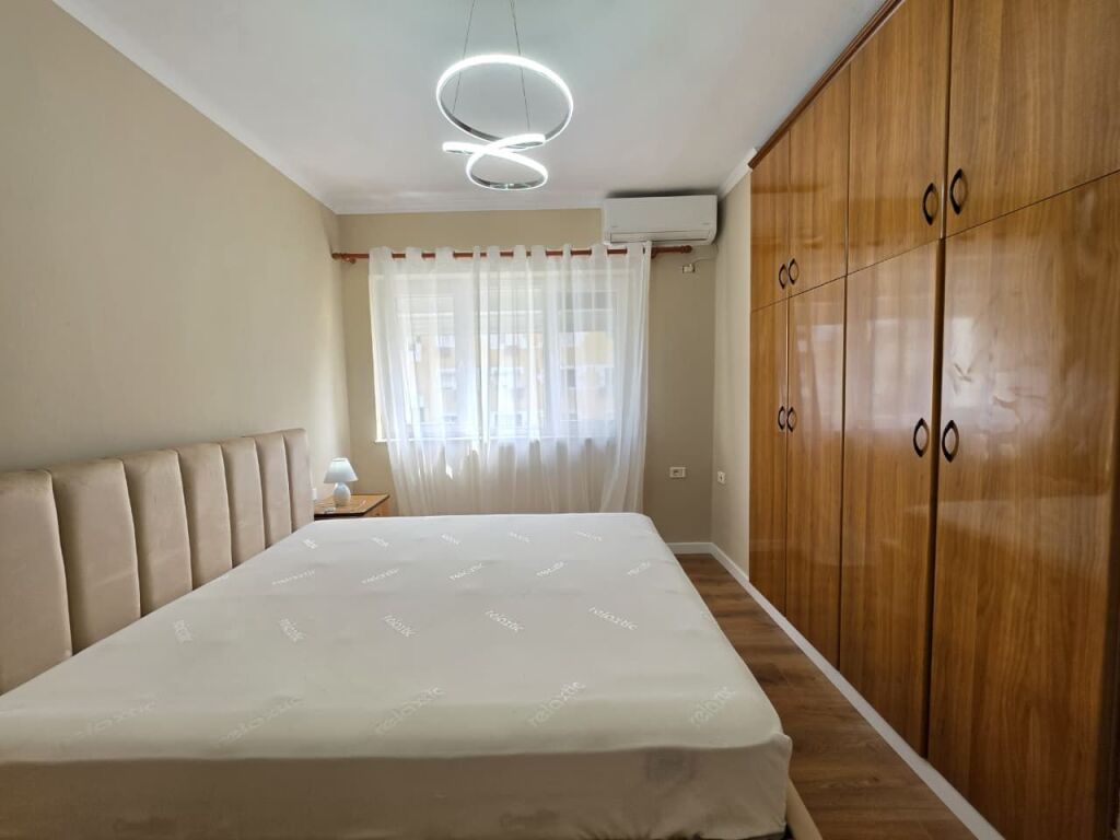 For Rent: 1+1+Kitchen of its own (Center - Plaza, behind the Museum) K4, with Elevator - Furnished, 2 Air Conditioners | 65,000 Lek/Month