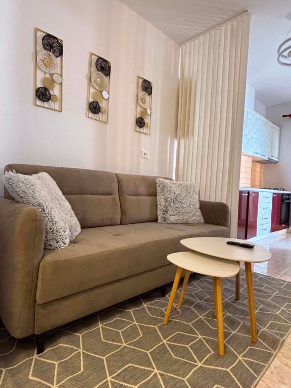 Jepet apartament 1+1 ne plazh