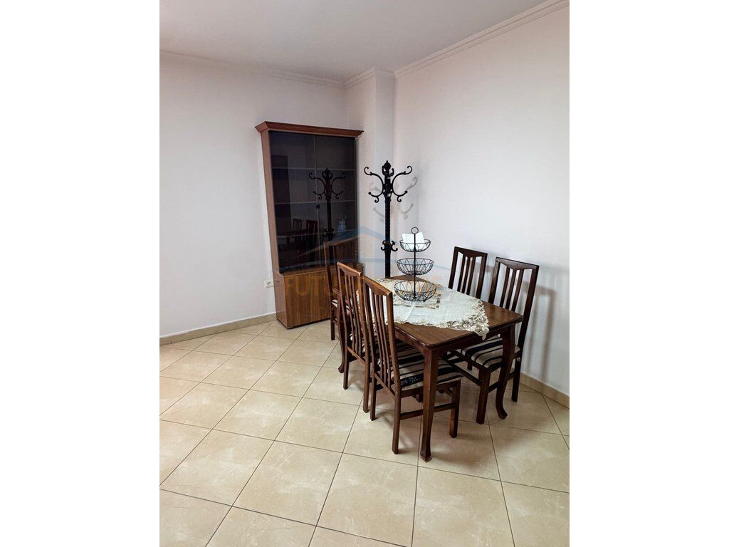 Qira, Apartament 2+1, Rruga e Barrikadave, Tiranë.