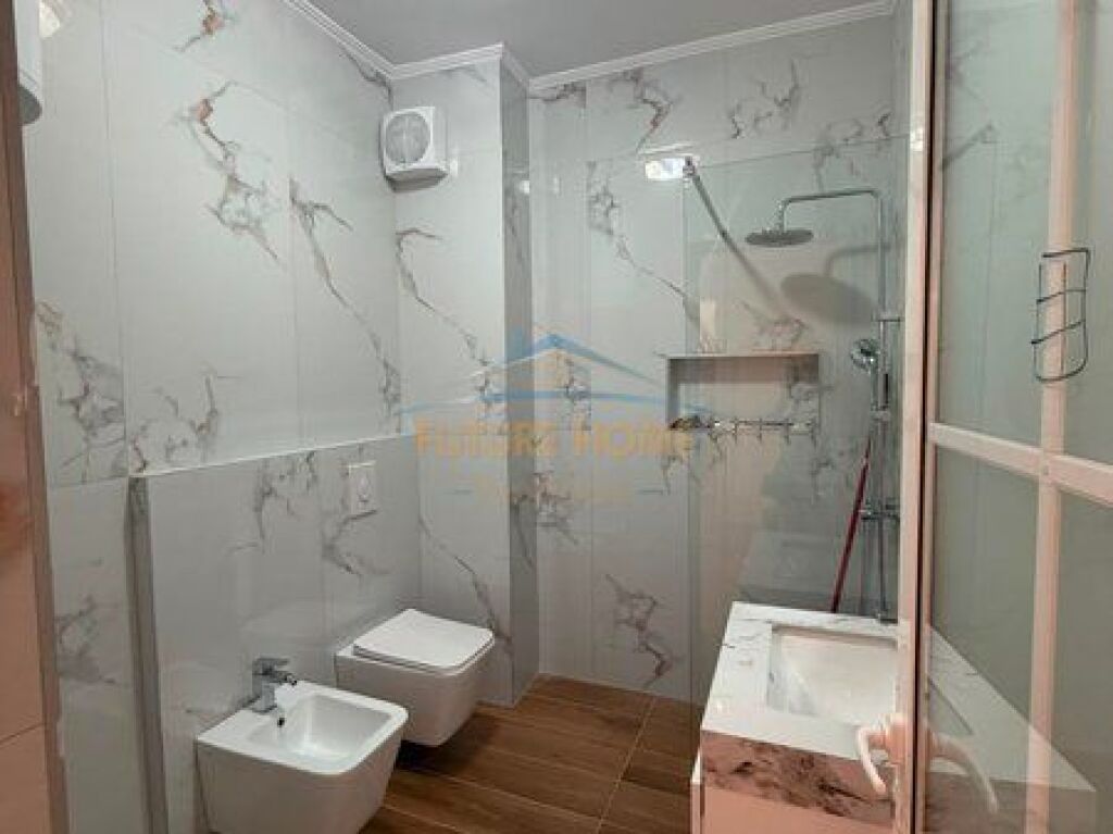 Shitet, Apartament 2+1, Kopshti Zoologjik, Tiranë.