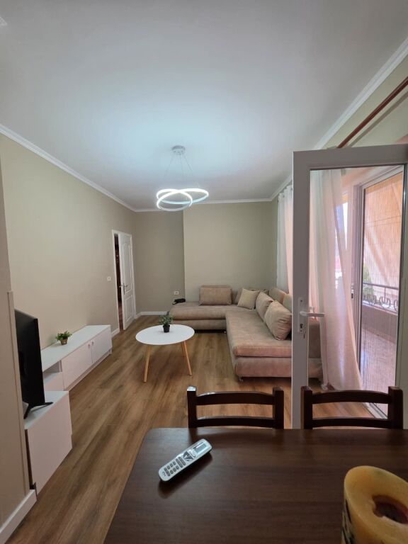 For Rent: 1+1+Kitchen of its own (Center - Plaza, behind the Museum) K4, with Elevator - Furnished, 2 Air Conditioners | 65,000 Lek/Month