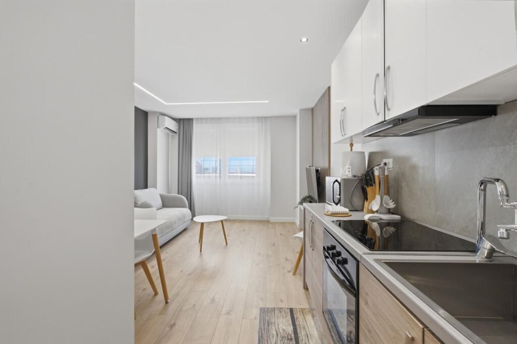 🏡 Apartament me Qira – Rruga e Portit, Durrës