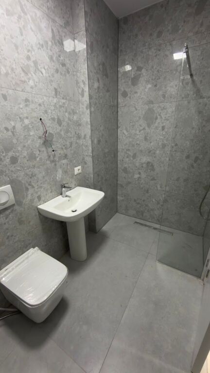 Qera, Apartament 3+1+2, Kompleksi Ndregjoni, Tirane . Empire72914