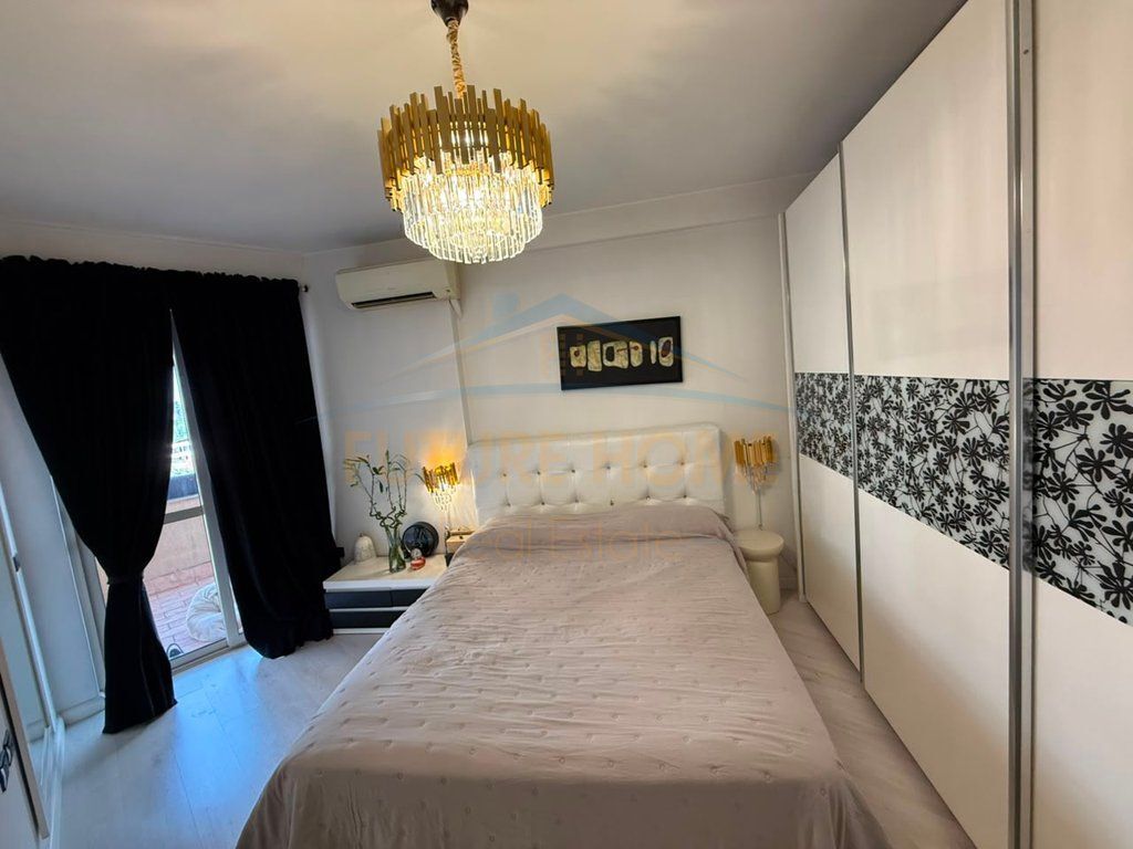 Shitet, Apartament 3+1+2, Unaza e Re, Tiranë