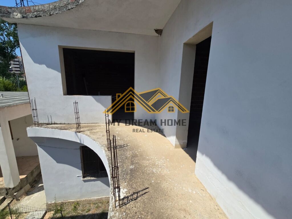 Shtepi Private 2-katëshe për shitje në plazhin e Durrësit