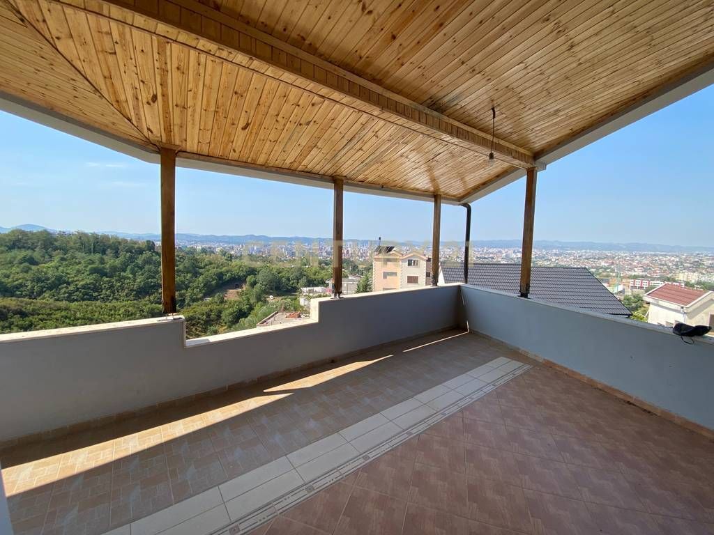 Villa di 4 Piani in Vendita! A Shishtufinë