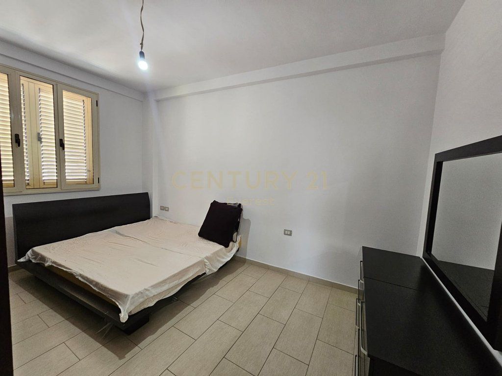 NE KOMUNEN E PARISIT PRANE KESH JAPIM ME QIRA STUDIO APARTAMENT