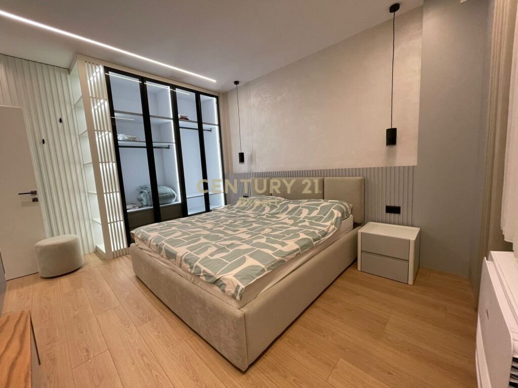 Apartament 1+1me post parkimi për qira në Rezidencën Lake Land në Farkë, Tiranë!