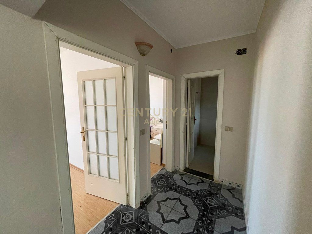 APARTAMENT 2+1 PER SHITJE TE KOMISARIATI I POLICISE VLORE