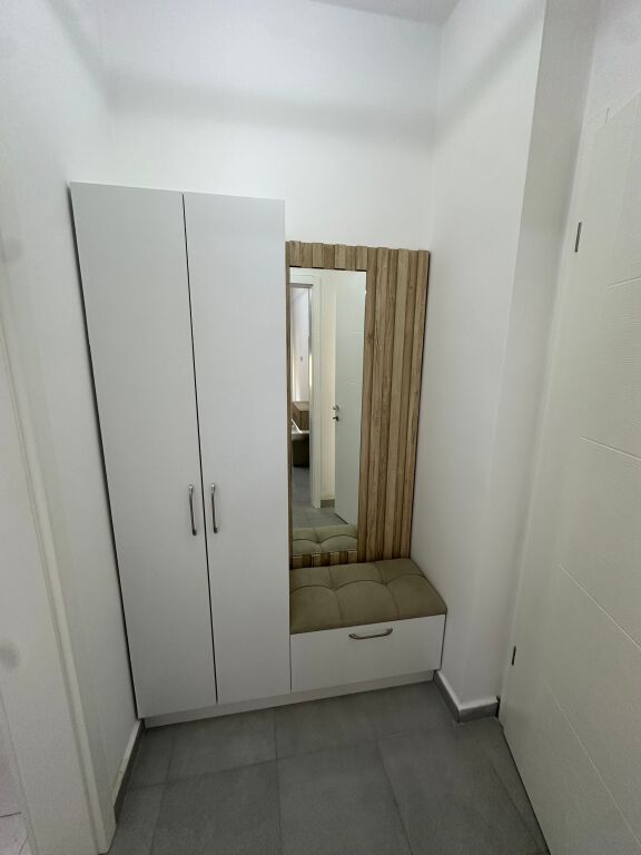 65,000 leke tek Hotel Radison  apartament 1+1