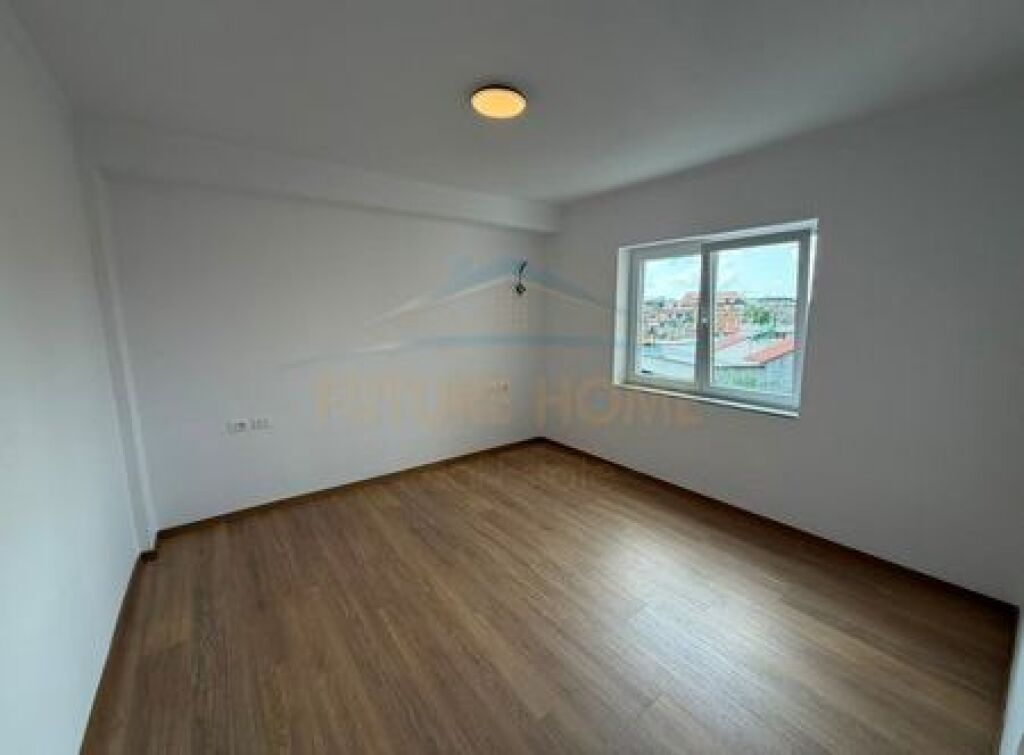 Shitet, Apartament 1+1, Medreseja, Tiranë.