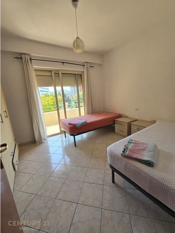 Apartament 2+1+2 për Shitje në Pallat të Ri pranë Maternitetit