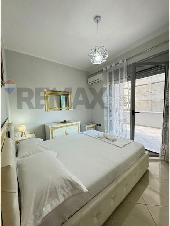 🏢 APARTAMENT 2+1+2 ME QIRA – BULEVARDI, VLORË