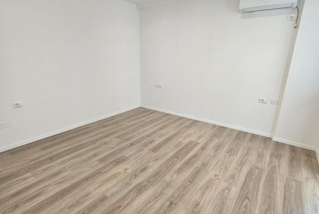 At 21 Dhjetori, Office Space for Rent!