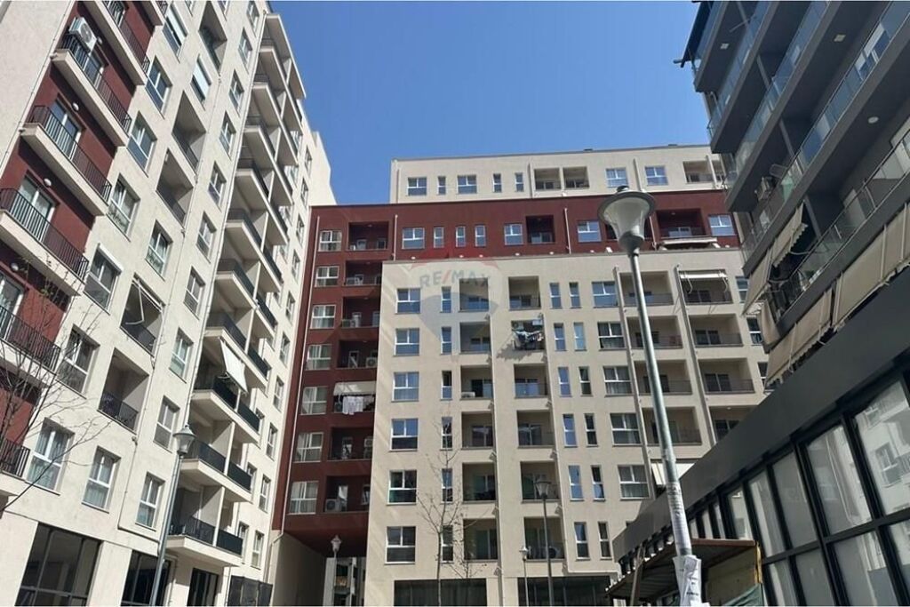 we offer a 1+1 apartment for rent at the aura complex in laprake.