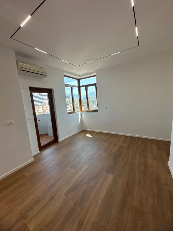 Shitet apartament 1+1