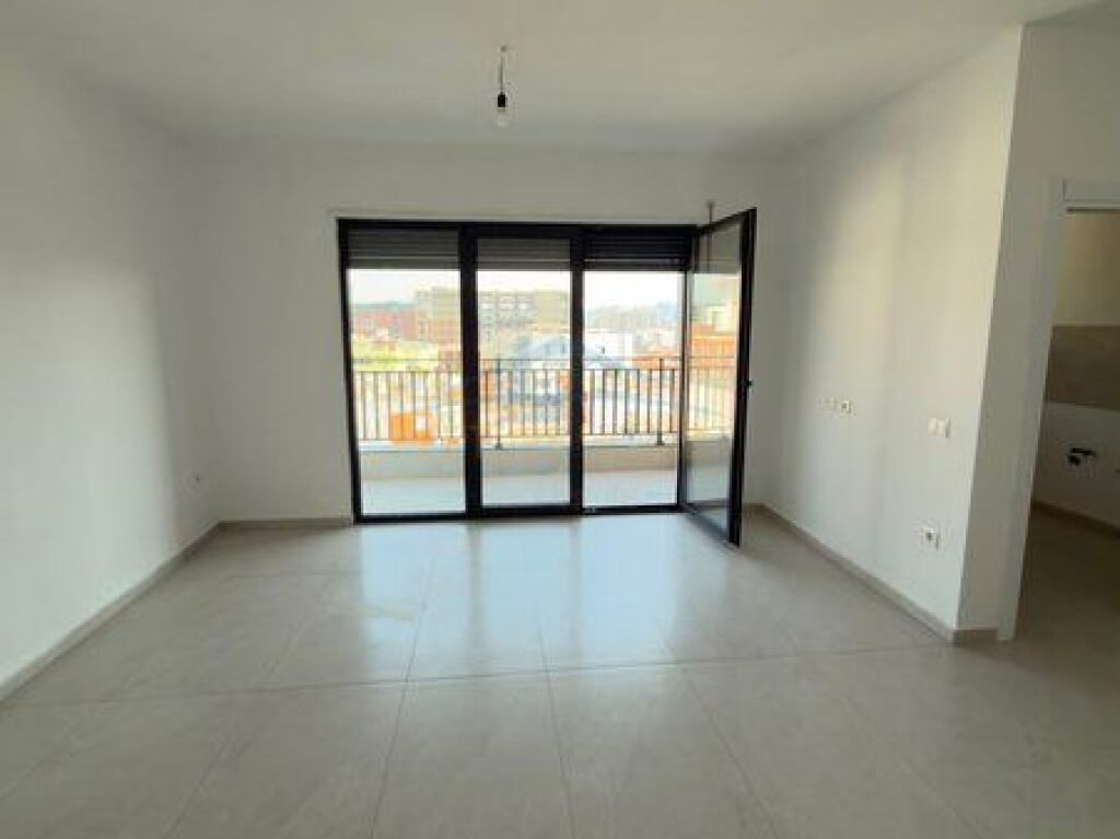 Affitto, Appartamento 3+1+2, Complesso Ndregjoni, Tirana