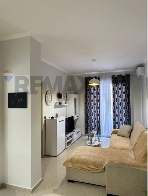 🏢 APARTAMENT 2+1+2 ME QIRA – BULEVARDI, VLORË