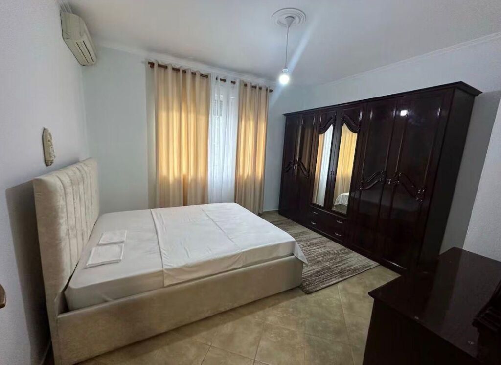 Apartament 2+1+2 me 2 Poste Parkimi te Rrethi i Ekonomikut, Rruga e Elbasanit