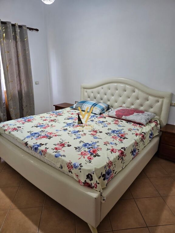JEPET HYRJE VILE 3+1+3BLK ME QERA NE SELITE 580 EURO