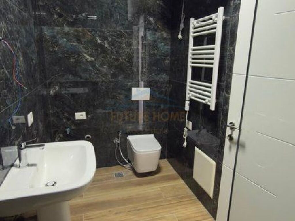 Affitto, Appartamento 3+1+2, Complesso Ndregjoni, Tirana
