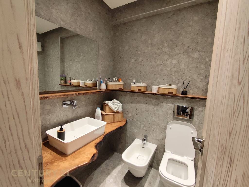 APARTAMENT 3+1 PER QIRA NE NJE REZIDENCE PRIVATE PRANE TEG