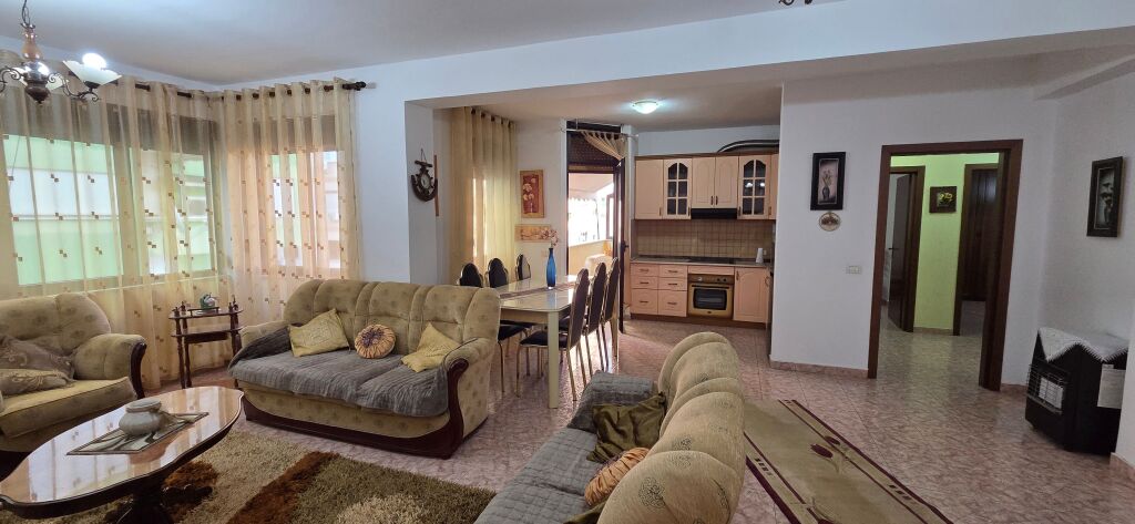 Qera, Apartament 2+1+2, Bllok