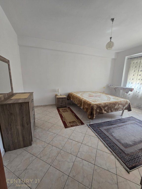Apartament 2+1+2 për Shitje në Pallat të Ri pranë Maternitetit