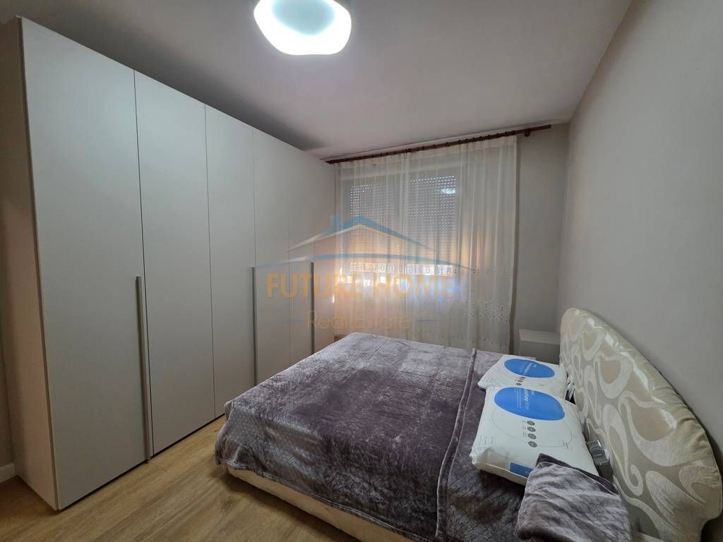 Qera,Apartament 2+1 tek Komuna e Parisit,Rruga Skender Luarasi.