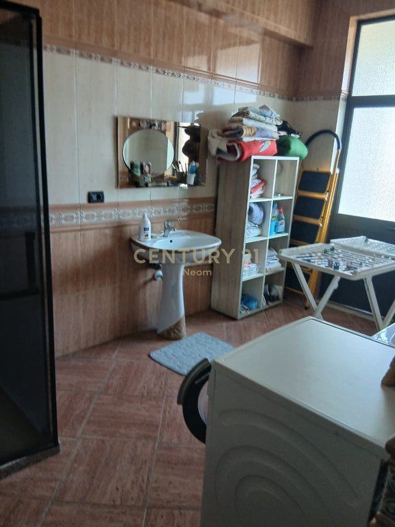 IN AFFITTO 3 PIANI DI UNA VILLA NELLA NUOVA ANELLO /Mese 800.000 Lek /Mese