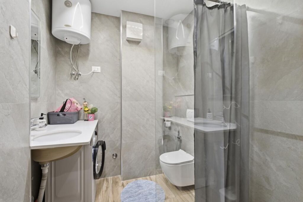 🏡 Apartament me Qira – Rruga e Portit, Durrës