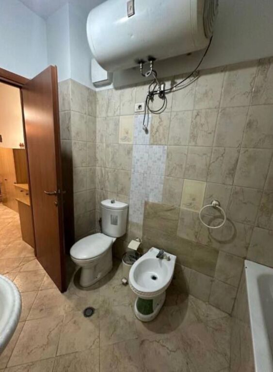 Apartament 2+1+2 me 2 Poste Parkimi te Rrethi i Ekonomikut, Rruga e Elbasanit