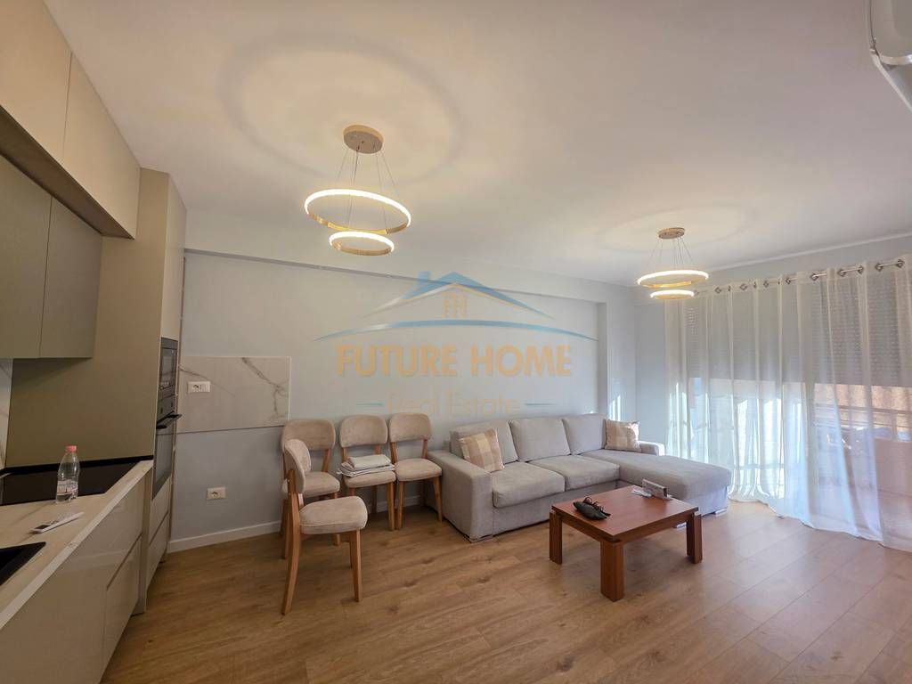 Qera,Apartament 2+1 tek Komuna e Parisit,Rruga Skender Luarasi.