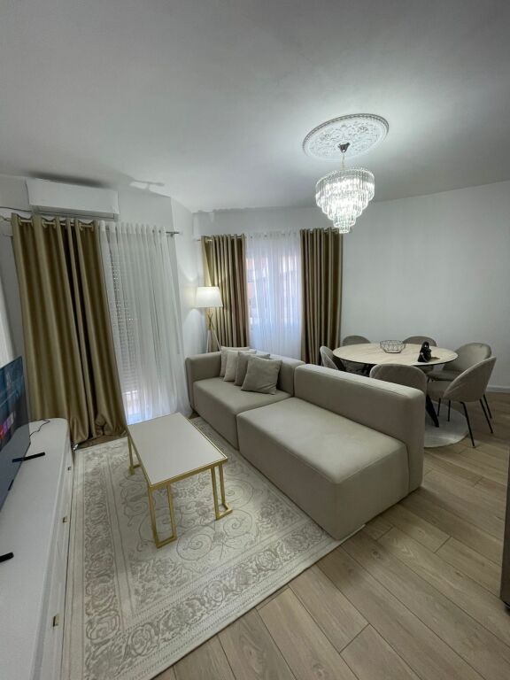 Jepet apartament 1+1 ne plazh