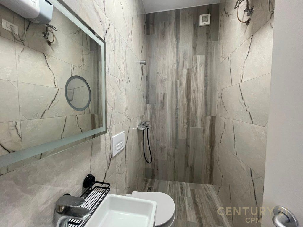 Apartament 2+1 + Parkim per Qira 1,000 € /Muaj