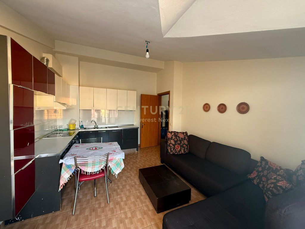 Apartament 1+1 me Verande me Qira zona Fresk