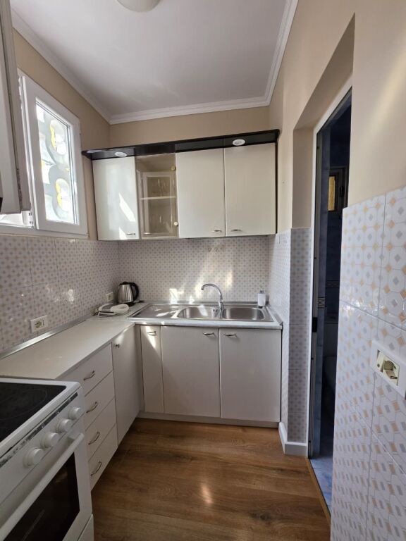 For Rent: 1+1+Kitchen of its own (Center - Plaza, behind the Museum) K4, with Elevator - Furnished, 2 Air Conditioners | 65,000 Lek/Month