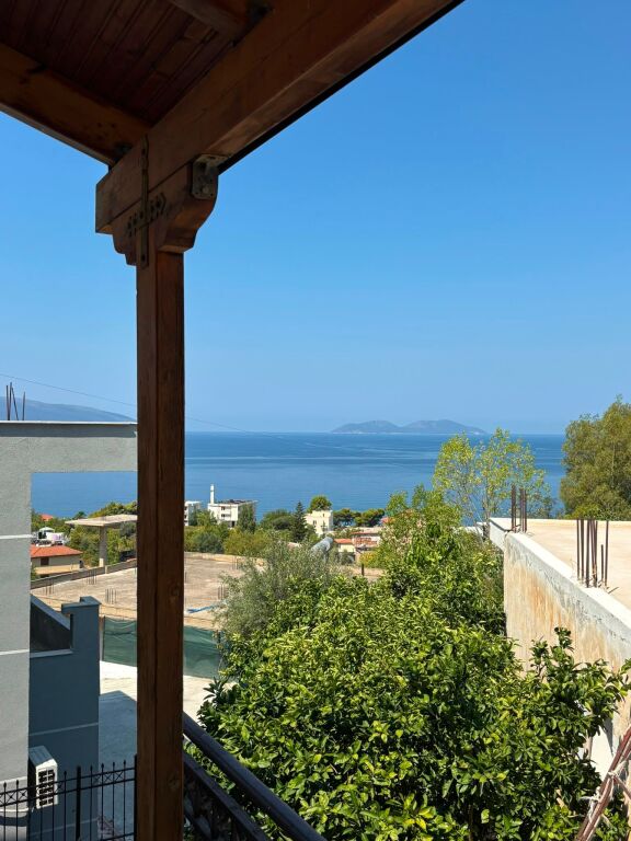 Ndërtesë me Pamje nga Deti në Shitje në Vlorë