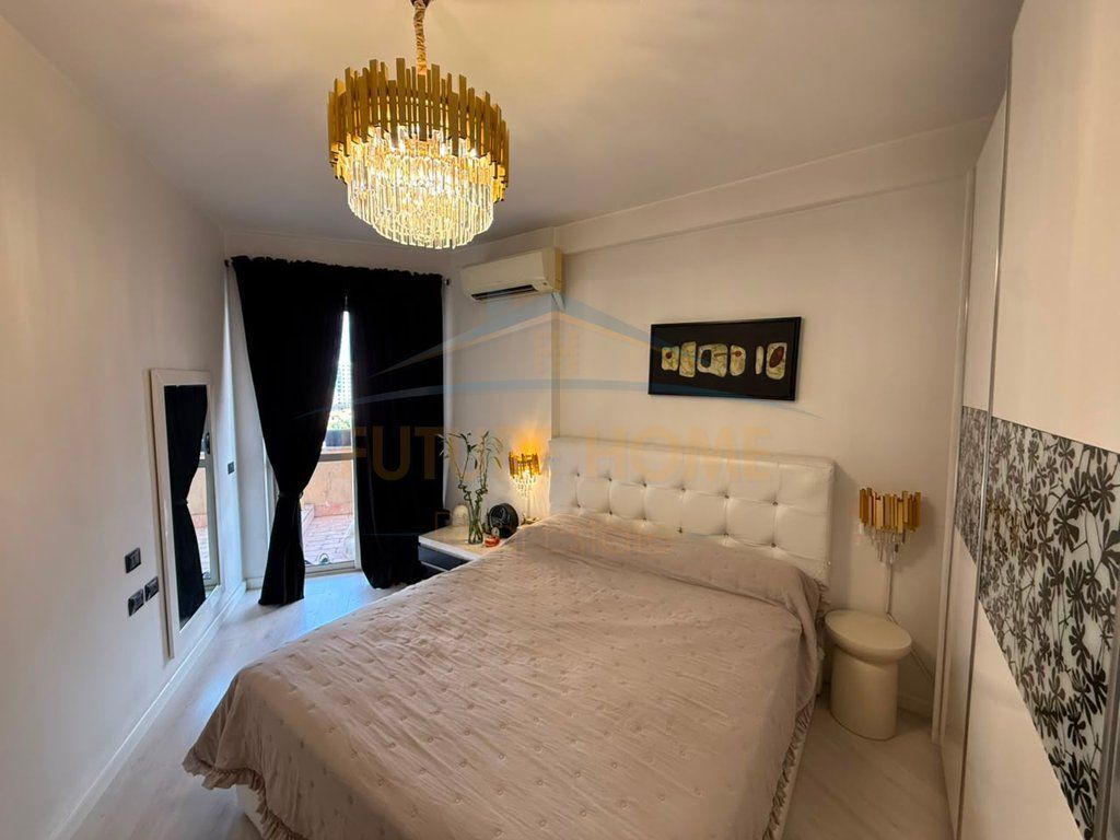 Shitet, Apartament 3+1+2, Unaza e Re, Tiranë