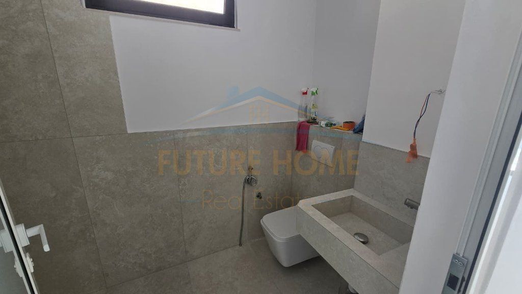 Qira, Ambient Biznesi, Pranë Shkollës Partizani, Tiranë