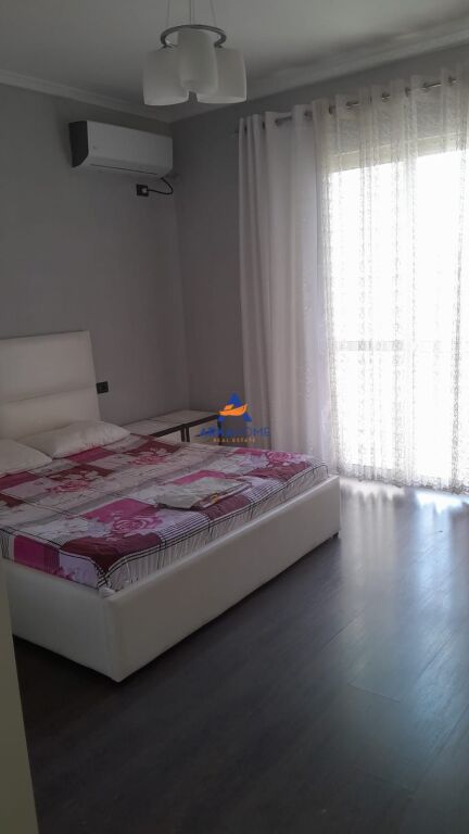 JEPET APARTAMENT ME QERA 3+2+BALLKONE " KODRA E PRIFTIT, RRUGA DISHA" 50.000 LEKE