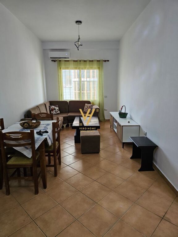 JEPET HYRJE VILE 3+1+3BLK ME QERA NE SELITE 580 EURO