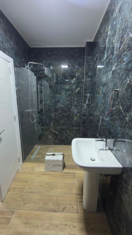 Qera, Apartament 3+1+2, Kompleksi Ndregjoni, Tirane . Empire72914